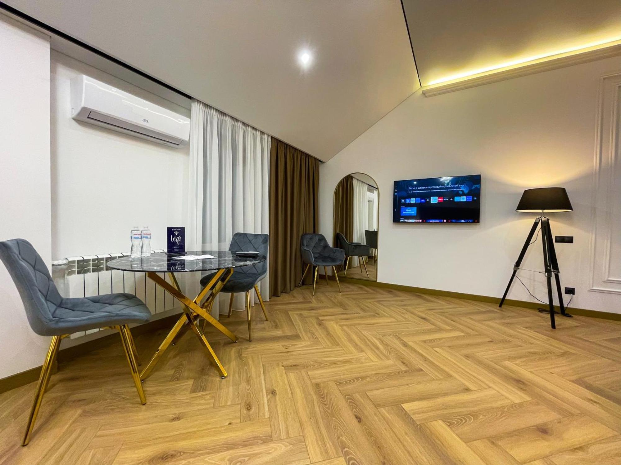 Myfreedom Lux Апартаменти Центр Вул Євгена Чикаленка 33 М Хрещатик Kyiv Exterior photo